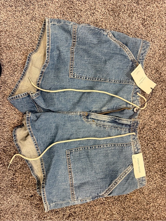 Abercrombie & Fitch Pants - Abercrombie & Fitch High-Rise Linen-Blend Demin Shorts